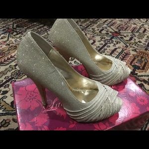 GORGEOUS Lulu Townsend Gretchen 7M Platinum Gold